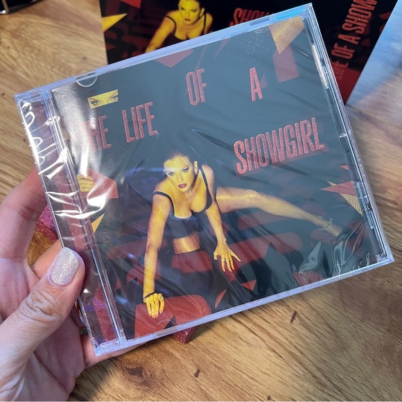 THE LIFE OF A SHOWGIRL: IT'S FRIGHTENING EDITION LIMITED RELEASE DELUXE CD - Picture 5 of 10